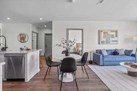 203 Lowell St #204, Wilmington, MA 01887