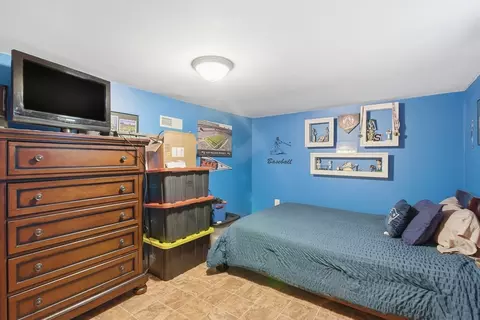 Bedroom - 70 Norman St, Springfield, MA 01104 photo 4 of 6
