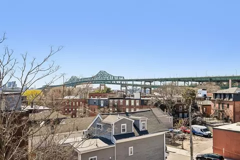 1 Pembroke St #1D, Chelsea, MA 02150