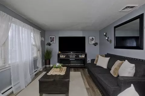 93 Pendleton Ave, Springfield, MA 01109 photo 6