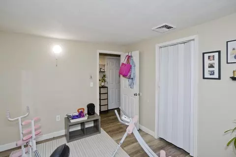 93 Pendleton Ave, Springfield, MA 01109 photo 18