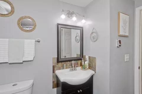 93 Pendleton Ave, Springfield, MA 01109 photo 21