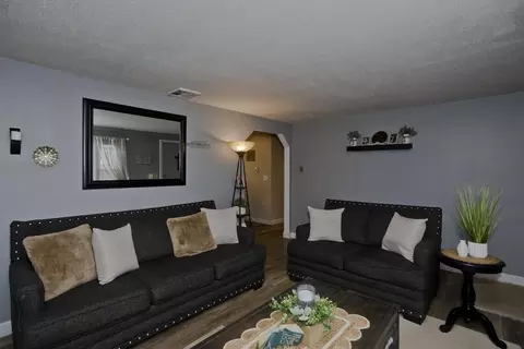 93 Pendleton Ave, Springfield, MA 01109 photo 9