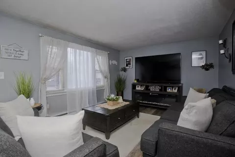 93 Pendleton Ave, Springfield, MA 01109 photo 11