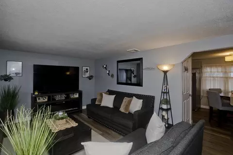93 Pendleton Ave, Springfield, MA 01109 photo 8