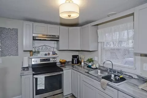 93 Pendleton Ave, Springfield, MA 01109 photo 28