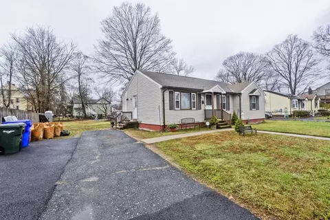93 Pendleton Ave, Springfield, MA 01109 photo 3