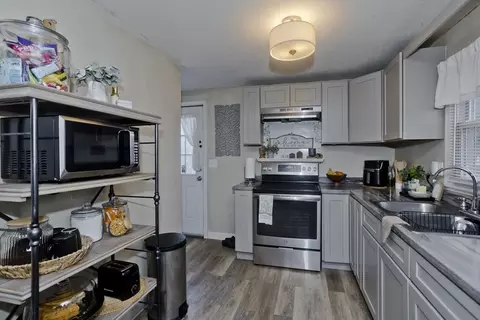 93 Pendleton Ave, Springfield, MA 01109 photo 24