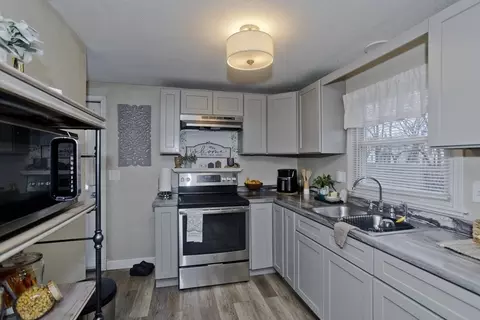 93 Pendleton Ave, Springfield, MA 01109 photo 23