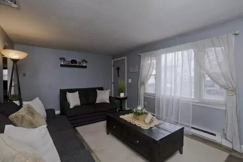 93 Pendleton Ave, Springfield, MA 01109 photo 10