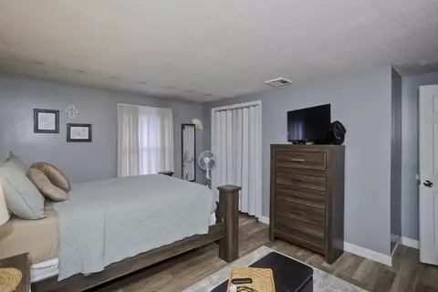 93 Pendleton Ave, Springfield, MA 01109 photo 13