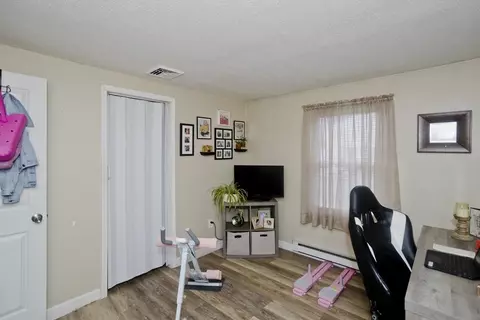 93 Pendleton Ave, Springfield, MA 01109 photo 19