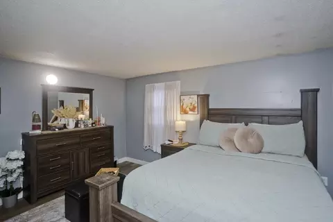93 Pendleton Ave, Springfield, MA 01109 photo 14