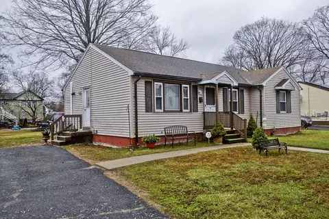 93 Pendleton Ave, Springfield, MA 01109 photo 2