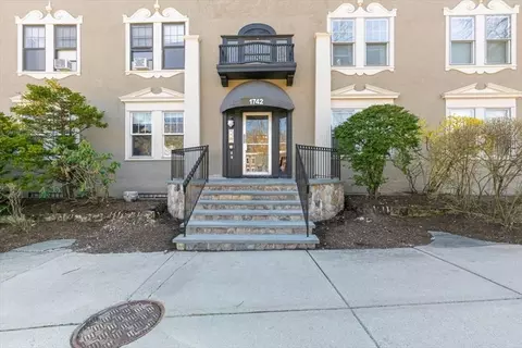 1742 Commonwealth Ave #2, Boston, MA 02135