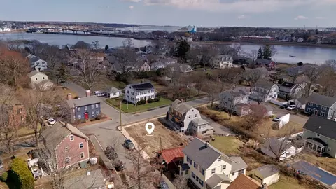35 Felt St, Salem, MA 01970