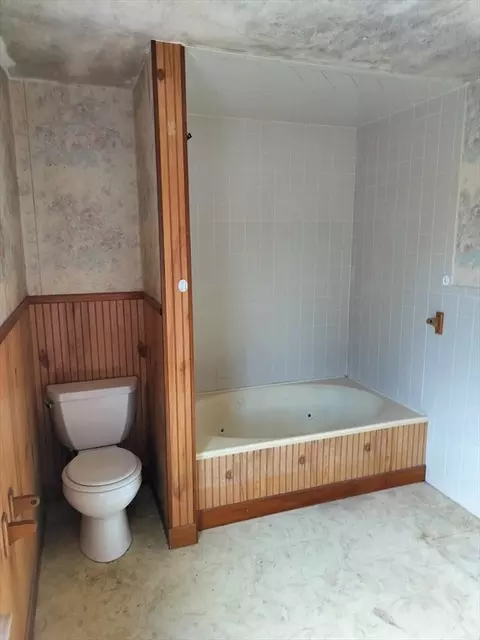 Bath - 1 Indian Neck Rd, Wareham, MA 02571 photo 1 of 2