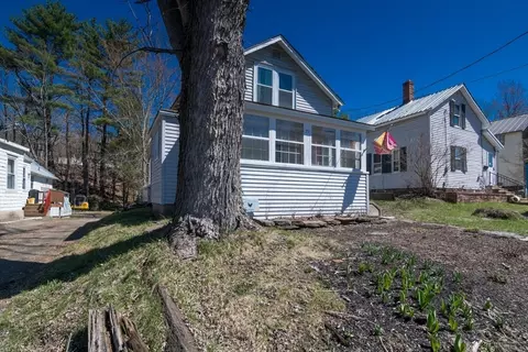 71 Washington St, Greenfield, MA 01301