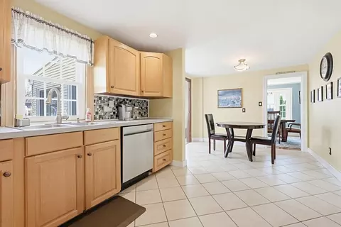 18 Circle Dr, Framingham, MA 01702 photo 4
