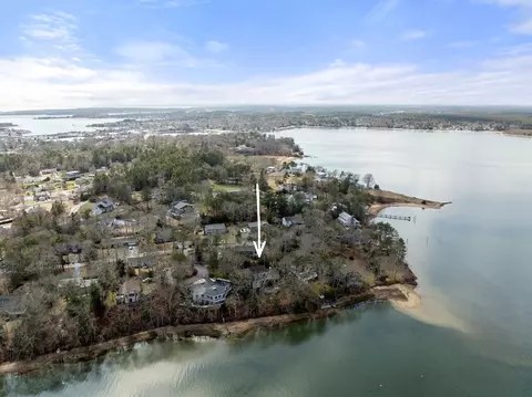 14 Quamhasset Rd, Bourne, MA 02532