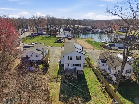 94 Bungalow St, Southwick, MA 01077