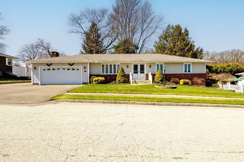 256 Tolpa Cir, Chicopee, MA 01020