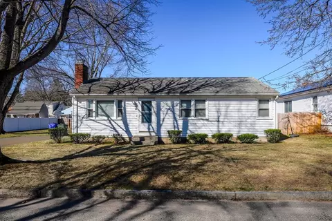 46 Lakevilla Ave, Springfield, MA 01109