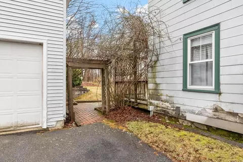 9 Fairfield St, Maynard, MA 01754 photo 4