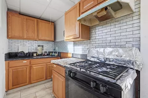 8 Lowell St, Worcester, MA 01603 photo 12