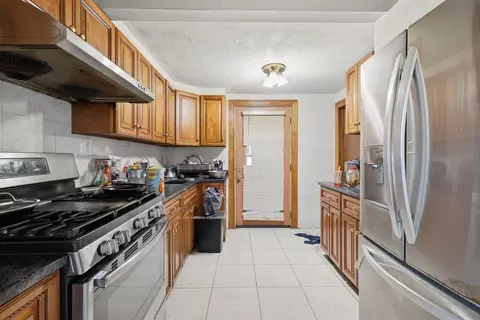 8 Lowell St, Worcester, MA 01603 photo 6
