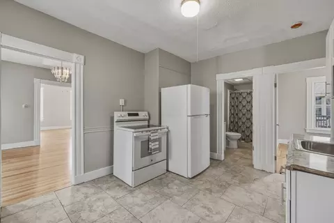 Entry Way - 207-209 White St, Springfield, MA 01108 photo 6 of 8