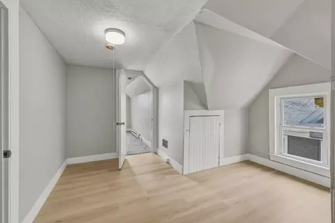 Entry Way - 207-209 White St, Springfield, MA 01108 photo 8 of 8