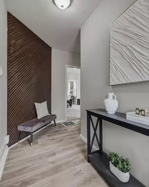 Entry Way - 207-209 White St, Springfield, MA 01108 photo 2 of 8