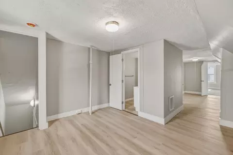 Entry Way - 207-209 White St, Springfield, MA 01108 photo 7 of 8
