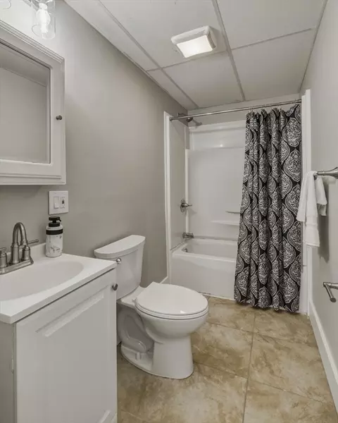 Bath - 207-209 White St, Springfield, MA 01108 photo 2 of 2