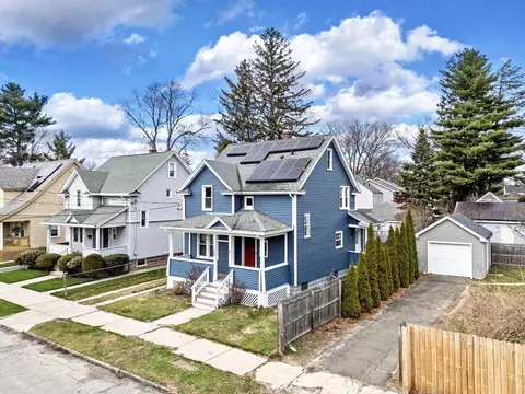 72 Larkspur St, Springfield, MA 01108