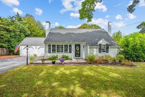 442 Pine St, Centerville, MA 02632
