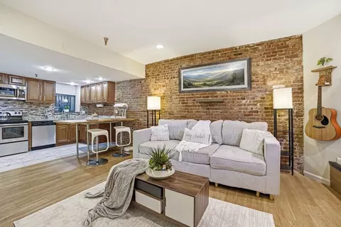 39 Hemenway St #27, Boston, MA 02115
