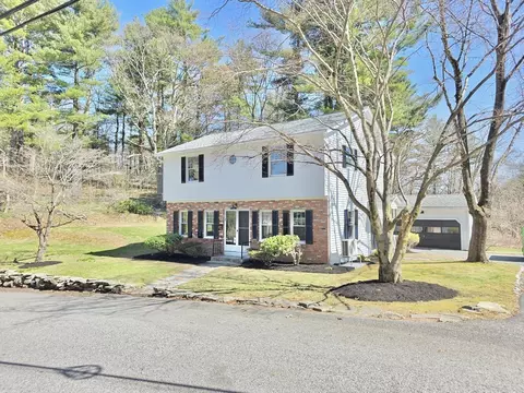 8 Wolf Hill Rd, Smithfield, RI 02917