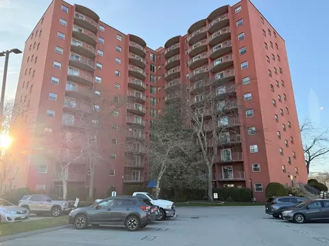 115 W Sqantum #607, Quincy, MA 02171