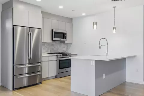 16 Boardman St #202, Boston, MA 02128