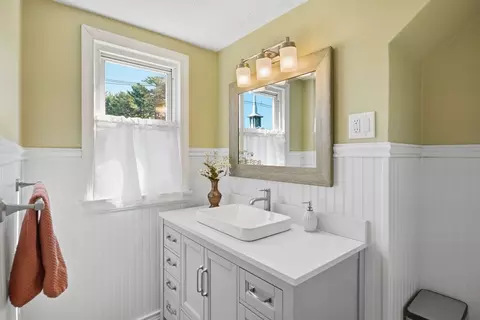 Bath - 246 Dwight Rd, Springfield, MA 01108 photo 3 of 4