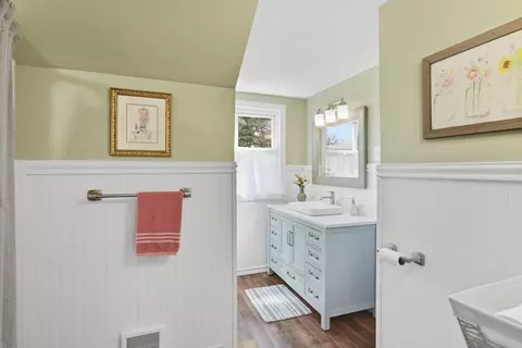 Bath - 246 Dwight Rd, Springfield, MA 01108 photo 2 of 4
