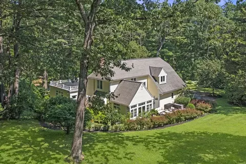 16 Beaver Pond Rd, Beverly, MA 01915