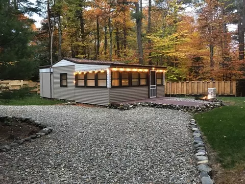 2 Modoc Dr, Heath, MA 01346