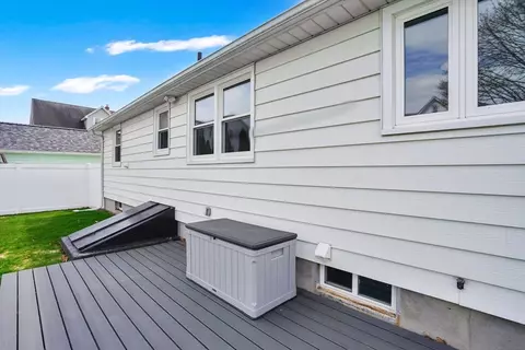 56 Thaddeus St, Chicopee, MA 01020 photo 8