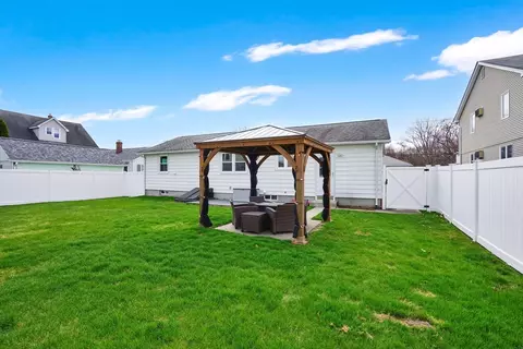 56 Thaddeus St, Chicopee, MA 01020 photo 4