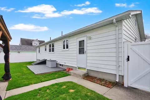 56 Thaddeus St, Chicopee, MA 01020 photo 5