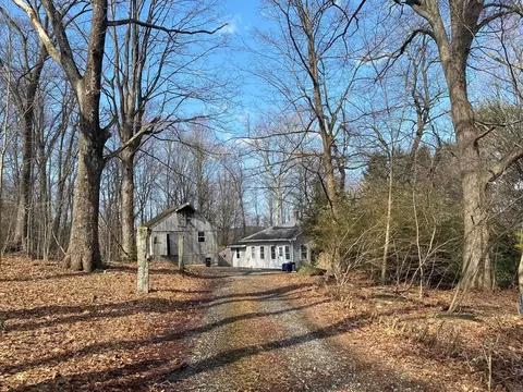 8 Sullivan Pl, Millbury, MA 01527