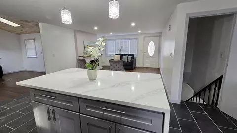 Entry Way - 86 Comet Rd, Methuen, MA 01844 photo 1 of 2